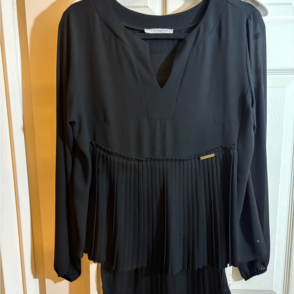 Rinascimento Black V-Neck Blouse with pleated front back